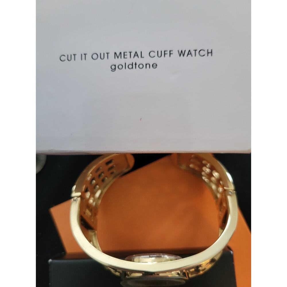 NOS Vintage AVON Silvertone Hinged Ladies Cuff Bracelet Watch - Picture 2 of 5